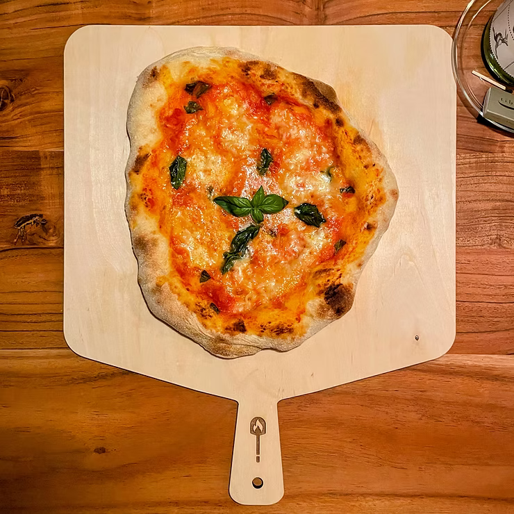 Pizza mit dem Pizzastein im Backofen - mit diesen Tipps klappts