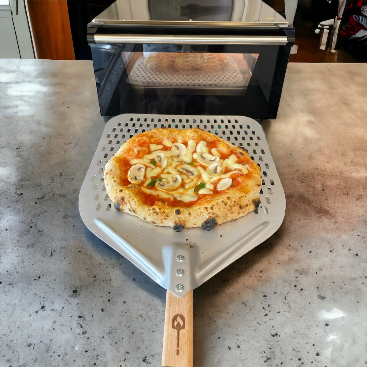 Effeuno N3 Pizzaofen mit Pizza